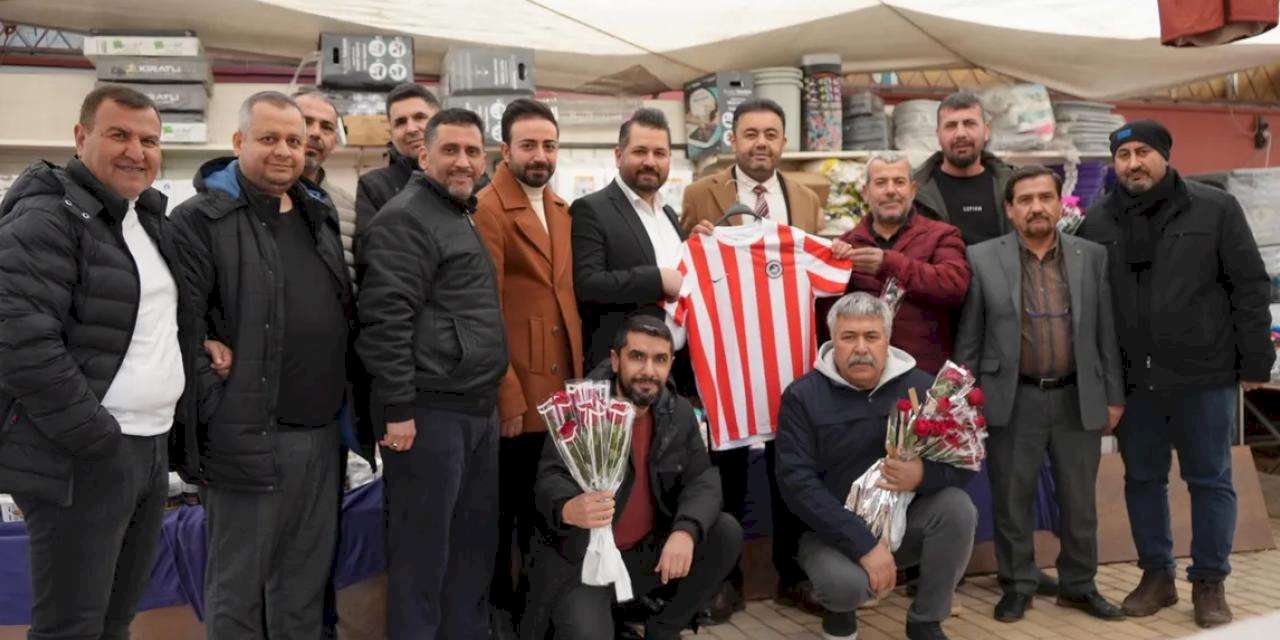 Başkan adayı Mustafa Çiçek'ten sosyete pazarı esnafına ziyaret