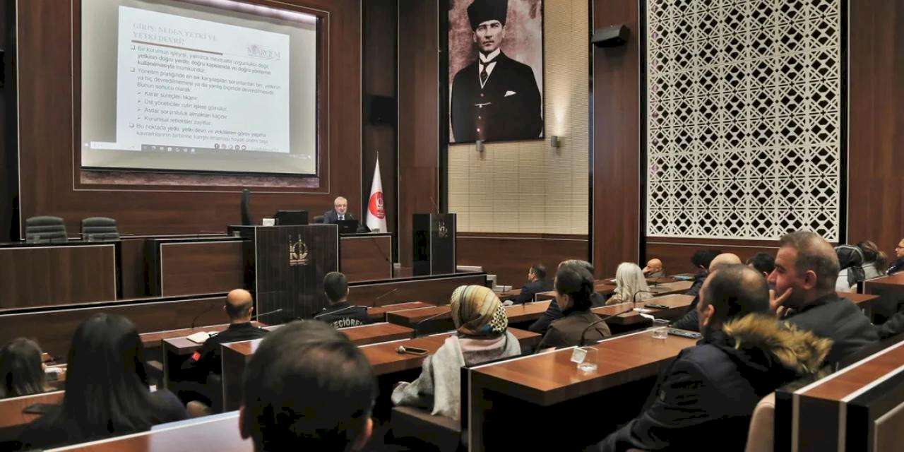 Ankara Keçiören'de yöneticilere disiplin ve yetki devri eğitimi