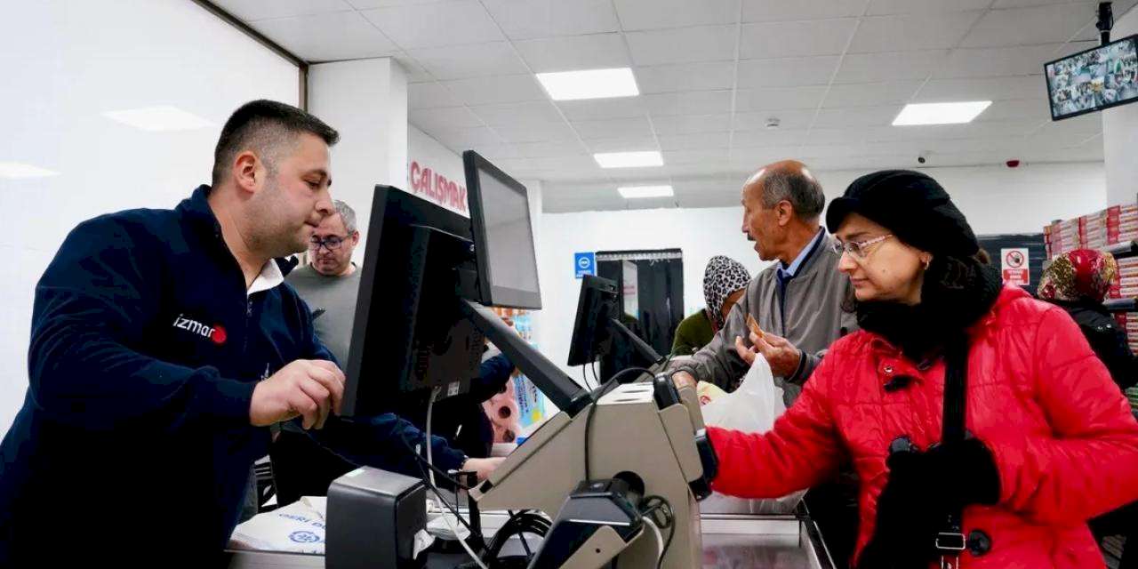İzmir Tire'ye açılan mağaza yeni yıl hediyesi oldu