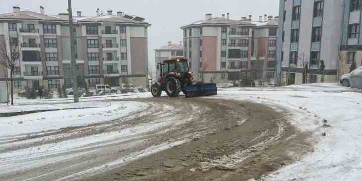 Malatya Doğanşehir’de karla mücadele 24 saat sürüyor
