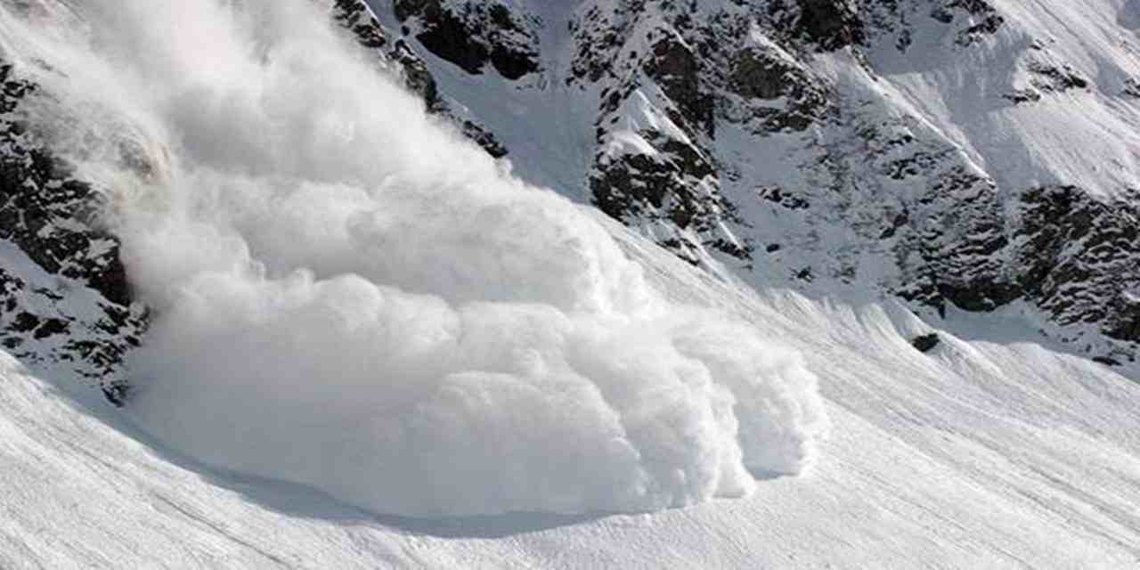 Artvin’de çığ düştü! 6 kişiden 3’ü kurtarıldı!