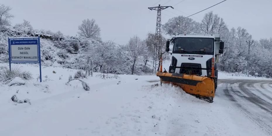 İnegöl'de ekipler karla mücadelede 24 saat sahada