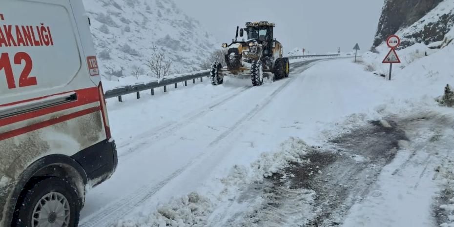 Malatya'da karla mücadele çalışmaları aralıksız devam ediyor