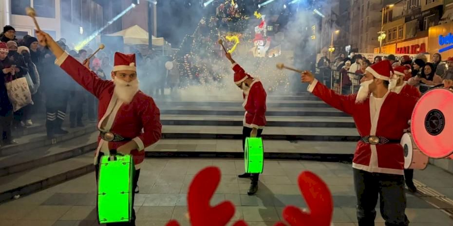 İzmit’te yılbaşı etkinlikleri ziyaretçi akınına uğradı