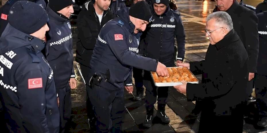 Memduh Büyükkılıç'tan yılbaşında gece mesaisi