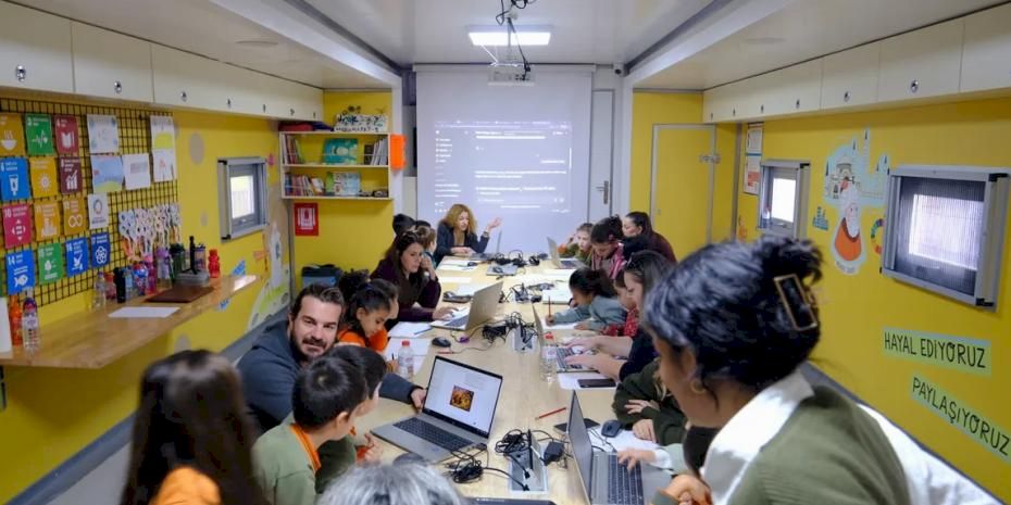Kahramanmaraş'ta Çocuklar Yapay Zekâ Masal Atölyesiyle Kendi Masallarını Yazdı
