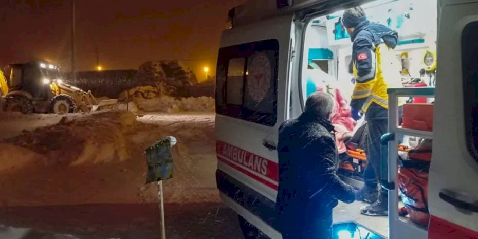 Van'da yaşamı durduran kar afeti