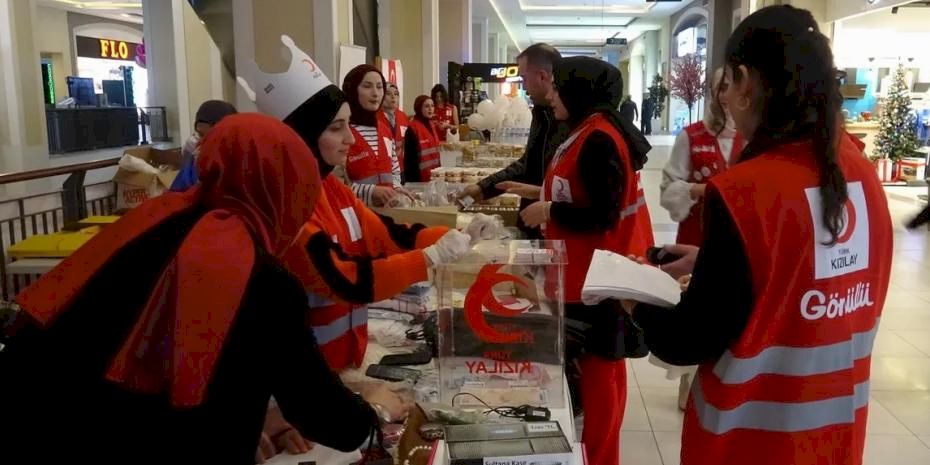Erzurum Kızılay Kadın Kollarından Gazze, Filistin ve Sudan için hayır kermesi
