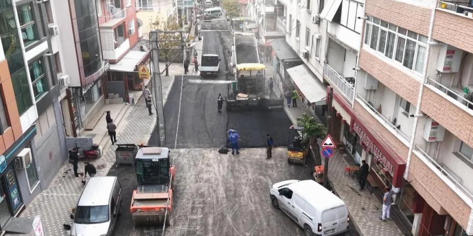İzmir’de ulaşımı rahatlatan asfalt atağı