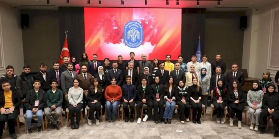 Mektep Melikgazi geleceğe ışık saçıyor