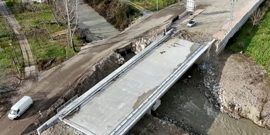 Sakarya Karapürçek’i şehre bağlayan köprüde sona doğru