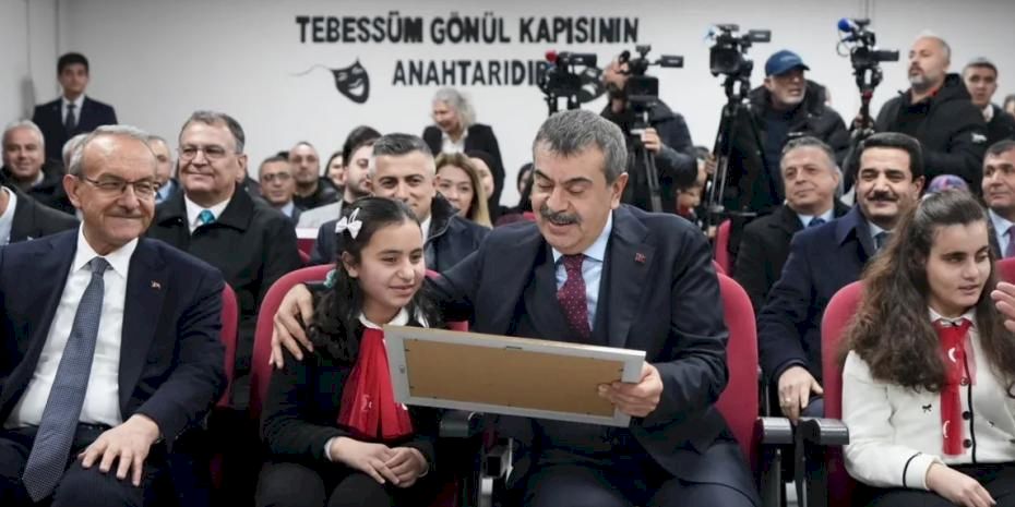 Bakan Tekin 'Beyaz Baston Haftası' kapsamında öğrencilerle buluştu
