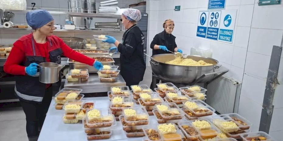 Ordu aşevi her gün 1000 vatandaşa sıcak yemek ulaştırıyor