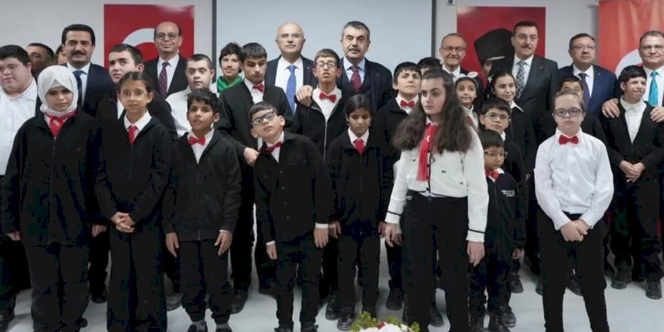 Bakan Tekin Malatyalı öğrencilerle buluştu
