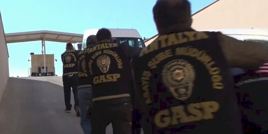 Antalya'da milyon dolarlık kripto para gaspı çetesi çökertildi