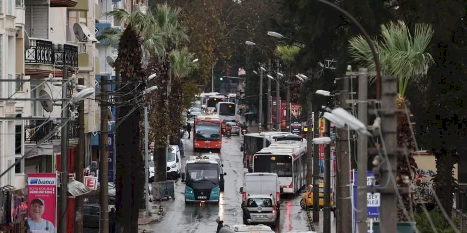 İzmir Özmen Caddesi'ndeki yeni altyapı yağmur sınavından geçti