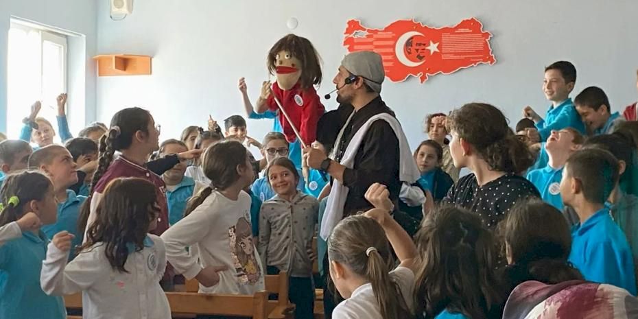 Sakarya'da “Akça” çocuk tiyatrosu miniklerle buluştu