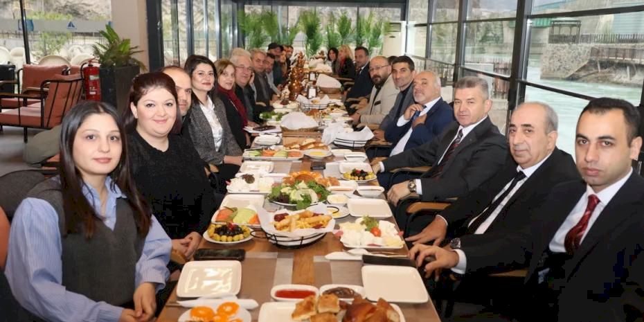 Artvin Valisi Turan Ergün gazetecilerle bir araya geldi