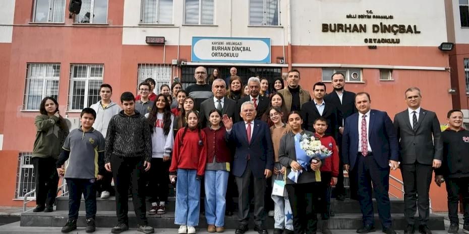 Memduh Büyükkılıç öğrencilerle buluştu