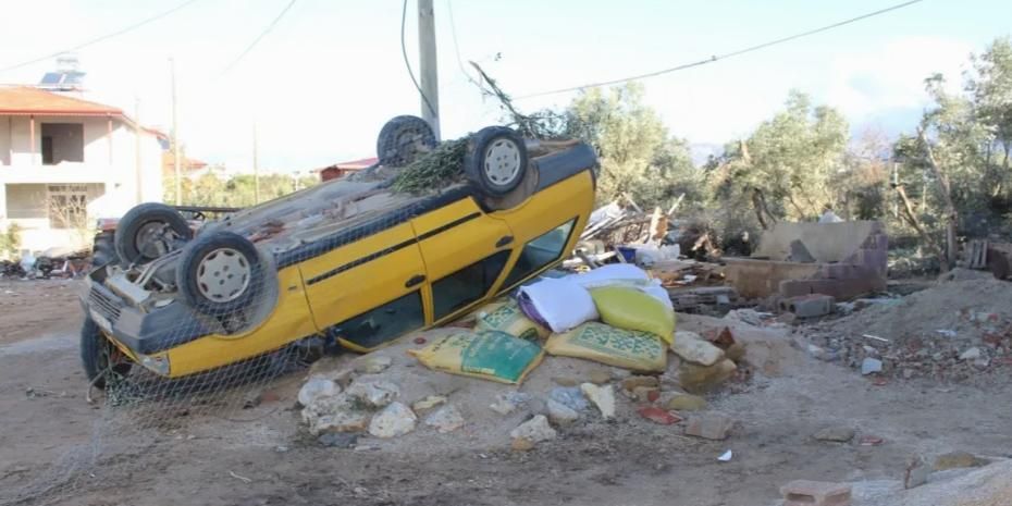 Hortum Antalya'yı fena vurdu