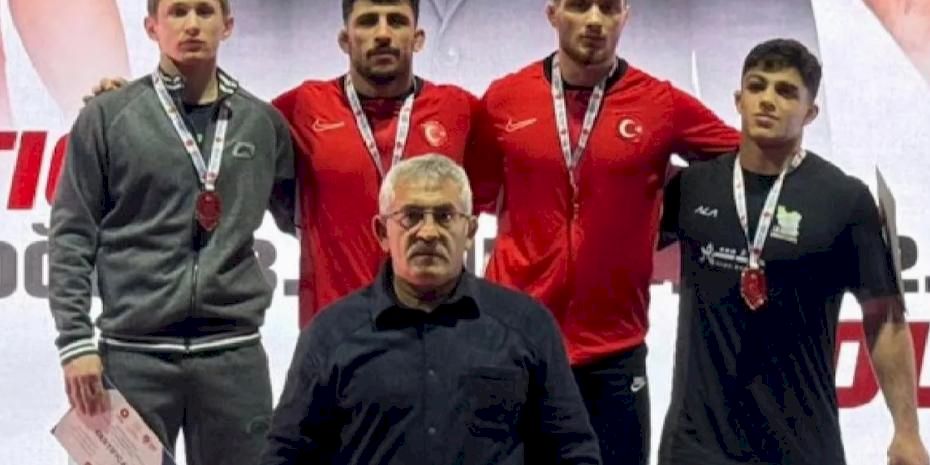 Sakaryalı sporcu Abdülsamet Antalya’da podyuma çıktı