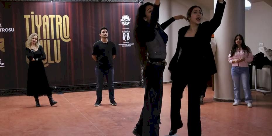 Sakarya Büyükşehir’in tiyatro okulunda eğitimler başladı