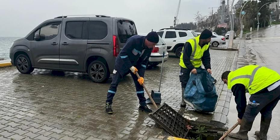 Kocaeli Büyükşehir’den fırtına sonrası temizlik