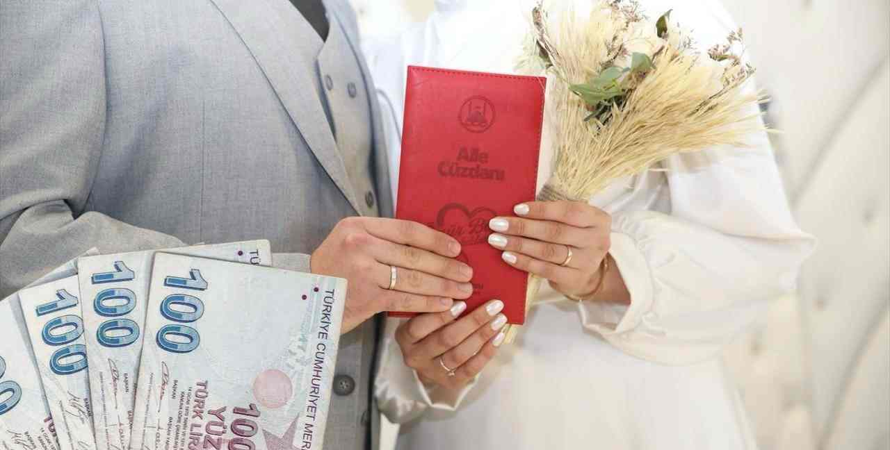 Diyanet Vakfı'ndan evlenecek çiftlere 500 bin lira destek!