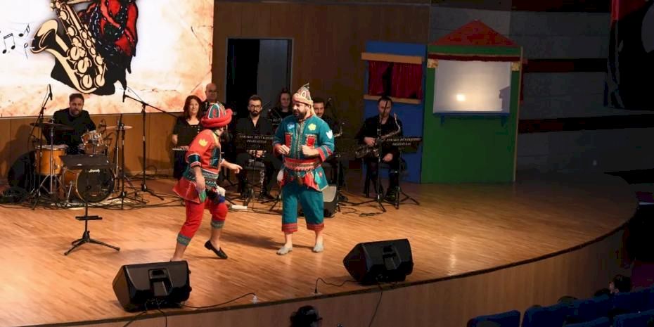 Karagöz ve Hacivat’tan miniklere müzikli gösteri