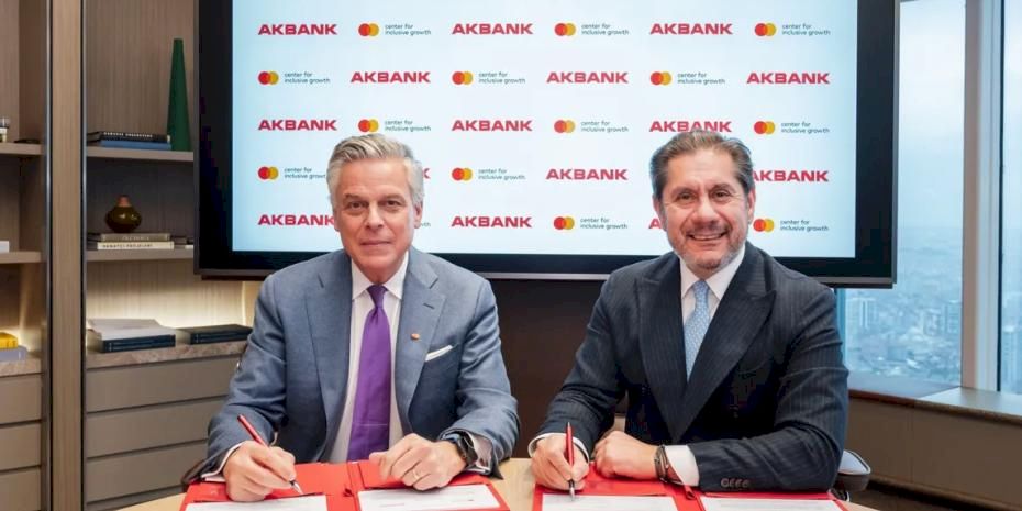 Akbank, Kadın KOBİ’lerin Dönüşümüne Liderlik Ediyor