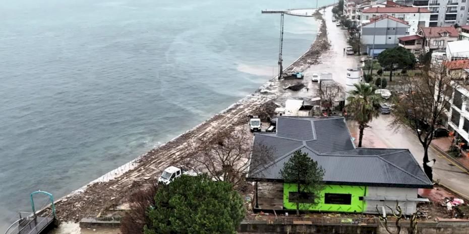 Kocaeli Ulaşlı sahiline dalga kırıcı set