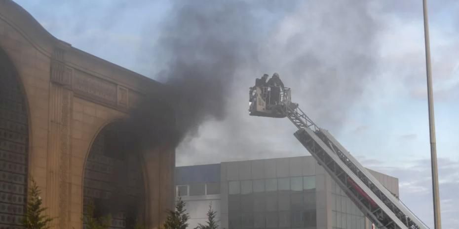 İzmir'de fabrika yangını kısa sürede kontrol altına alındı