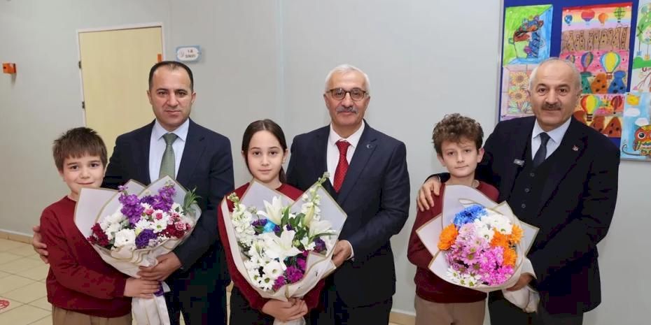 Gebze'de yarıyıl karneleri Sultan Ayhan İlkokulu’nda dağıtıldı