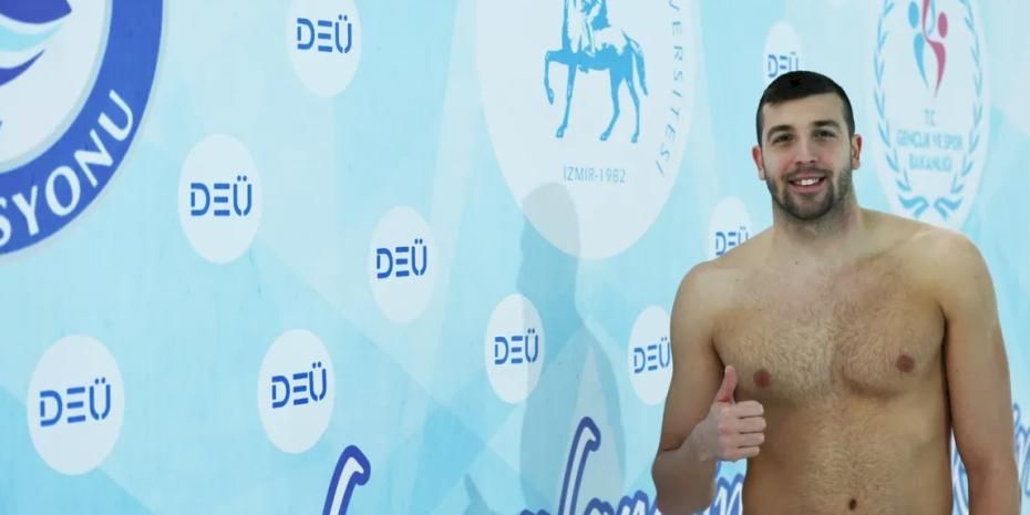 Dokuz Eylül kapılarını milli yüzücüye açtı