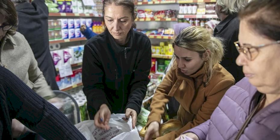 İzmir Güzelbahçe’de GÜZMAR Bakkal Nihat açıldı