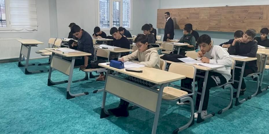 Mardin'de hafız öğrencilerin akademik başarısı takdir topluyor