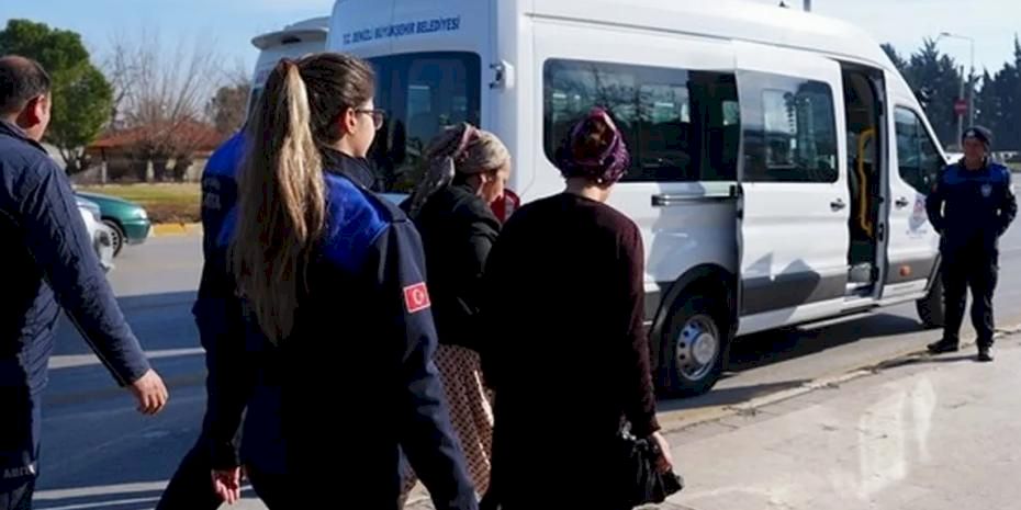 Denizli'de zabıta ekipleri dilenci denetimlerini artırdı