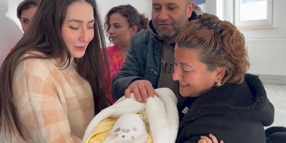 'Geçici Koruyucu Aile' 100’üncü bebeği Ege Berk, Samsun'da koruyucu ailesiyle buluştu