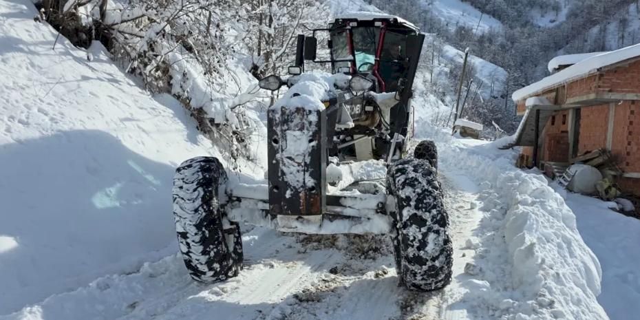 Trabzon’da karla mücadele aralıksız sürüyor