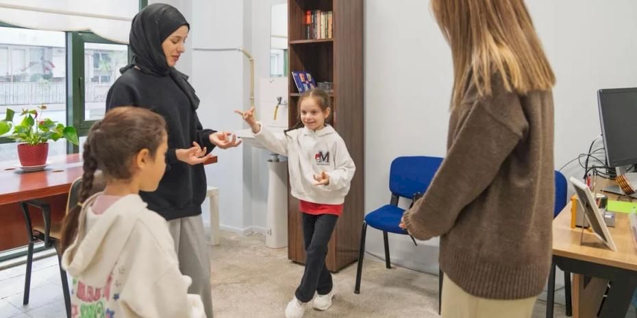 İzmir’de renkli harfler projesi ile çocuklara kitaplı destek