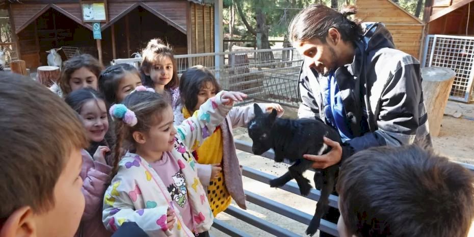 Antalya'da miniklere doğa ve hayvan sevgisi