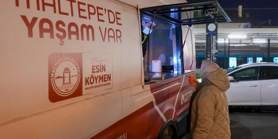 İstanbul Maltepe'de vatandaşlara sıcak çorba ikramı
