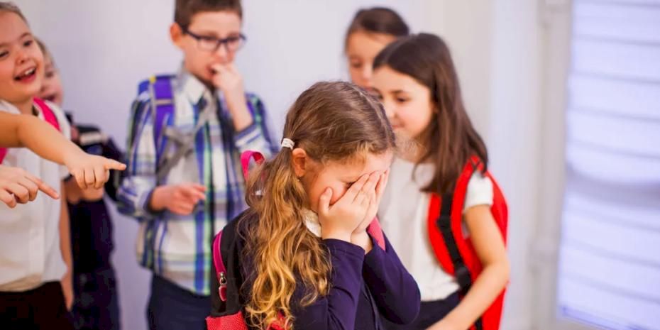 Akran zorbalığının temeli çoğu zaman evde atılıyor