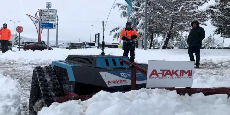 Kocaeli'de karla mücadelede robotik teknoloji