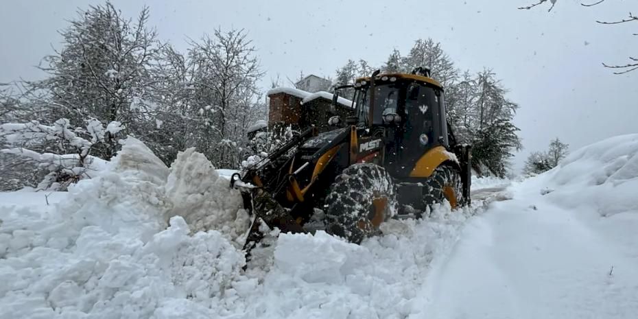 Trabzon’da kar yağışı sonrası 70 mahalle yolu açıldı