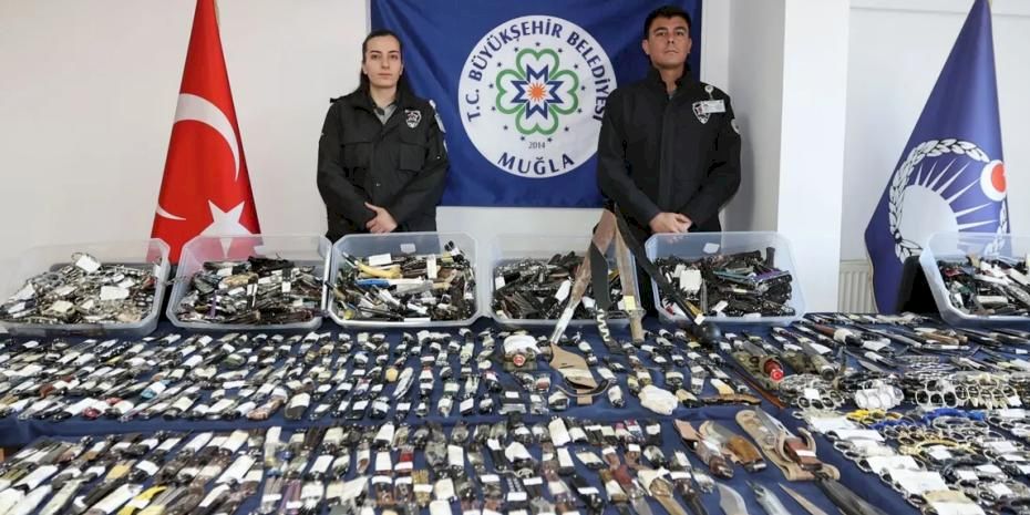 Muğla otogarlarında sıkı güvenlik... 2 bin 520 kesici alet ele geçirildi