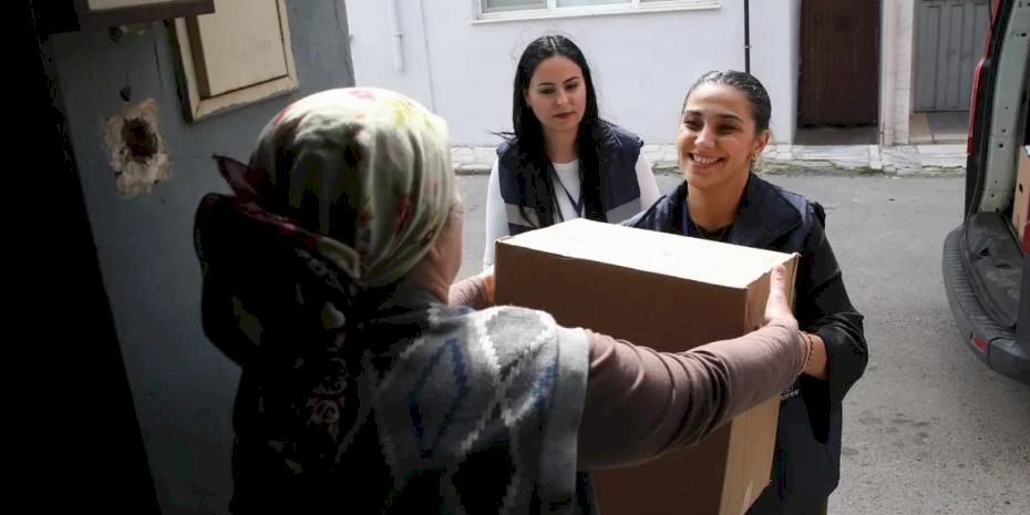 İzmir Çiğli'de gıda kolisi seferberliği