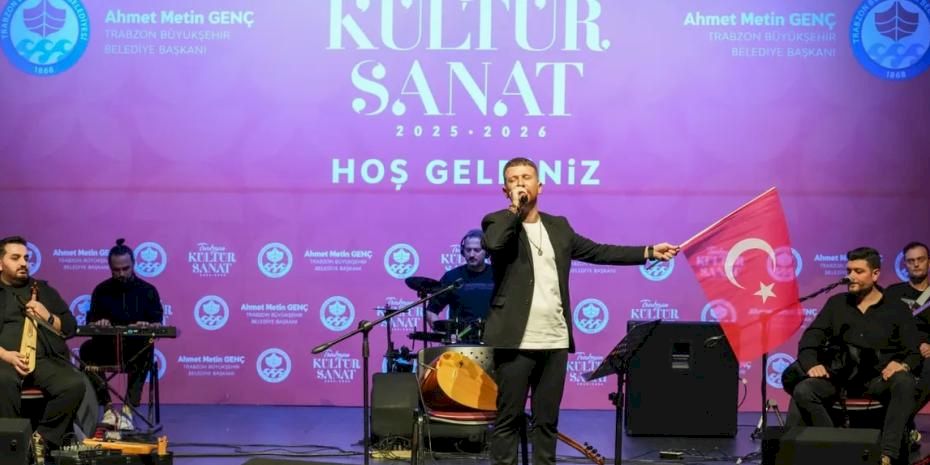 Volkan Arslan’dan Türk bayrağıyla anlamlı konser