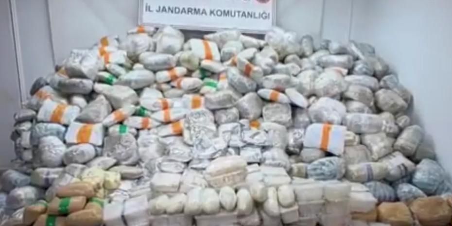 Hakkari’de 860 kilogram uyuşturucu madde ele geçirildi