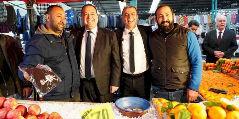 Manisa'da Başkan Dutlulu Perşembe Pazarı’nda esnafla buluştu